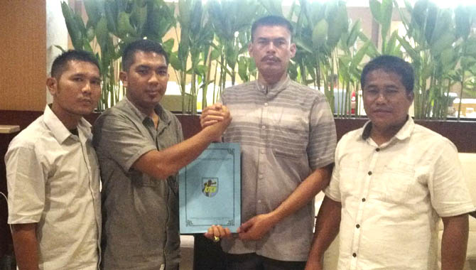 KNPI Riau Serahkan SK Kepengurusan KNPI Rokan Hulu